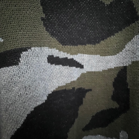 Camouflage Open-Front Women Sweater - Picture 4 of 8
